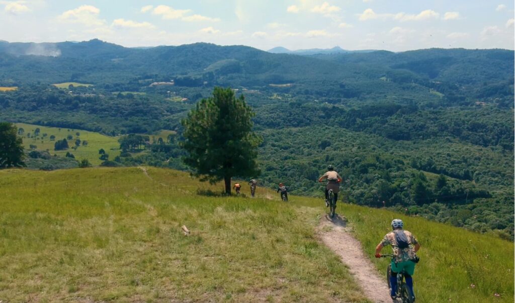 Pinhais terá Cinema ao Ar livre nesta sexta-feira 6 O ciclista e a arte da aventura
