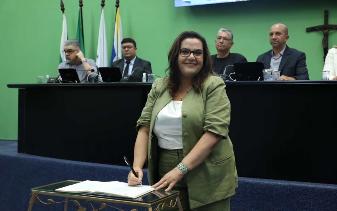 Prefeita Rosa Maria é empossada para novo mandato em Pinhais 