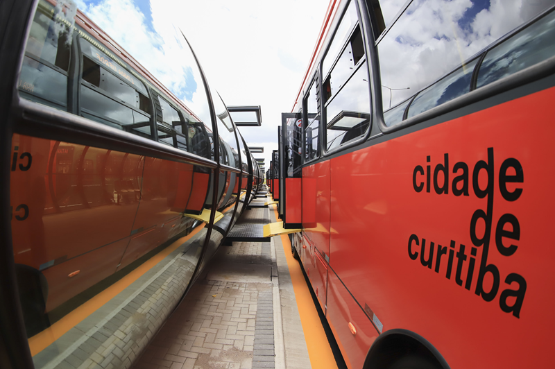 Meia tarifa no transporte coletivo começa neste domingo em Curitiba