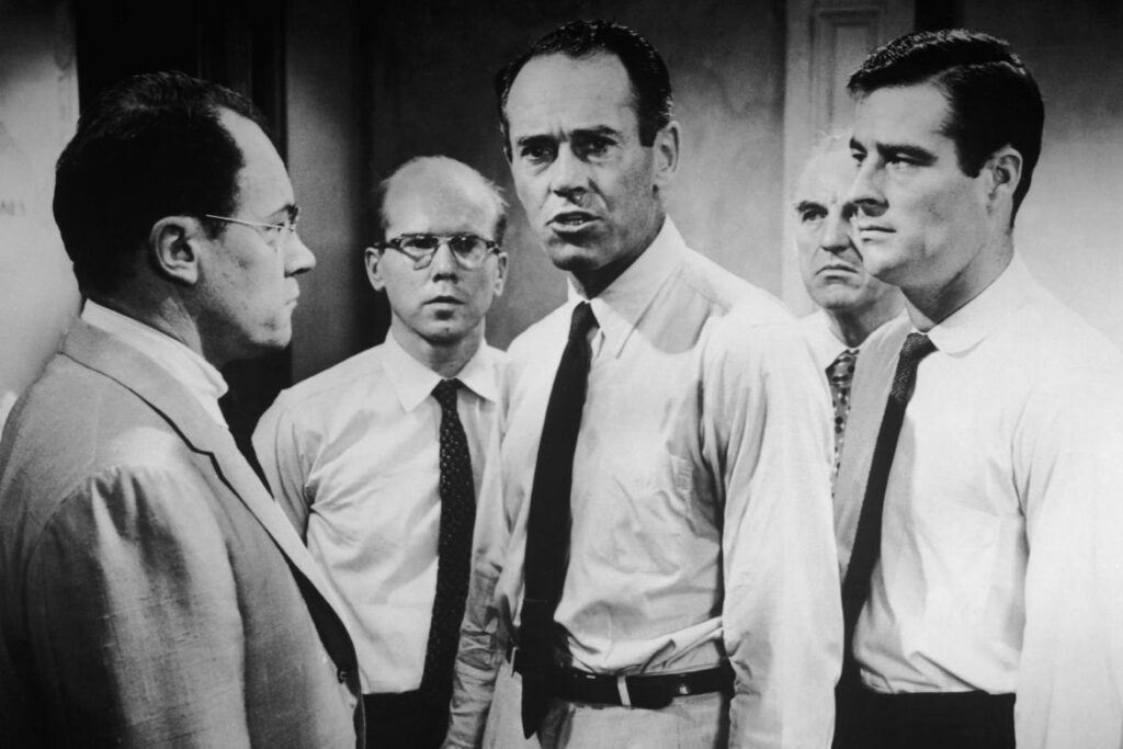 Onde assistir aos 10 melhores filmes do IMDB no Streaming? 5 12 Homens e uma Sentença