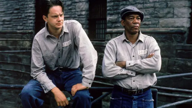 Onde assistir aos 10 melhores filmes do IMDB no Streaming? 1 Um Sonho de Liberdade