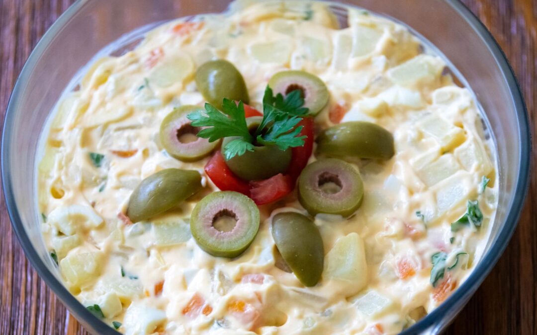 Cremosa e irresistível: A Salada de batatas com maionese de domingo!