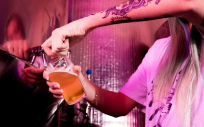 Disco Way: Festa anos 70 agita a Way Beer em Pinhais com música, cerveja e diversão para toda a família