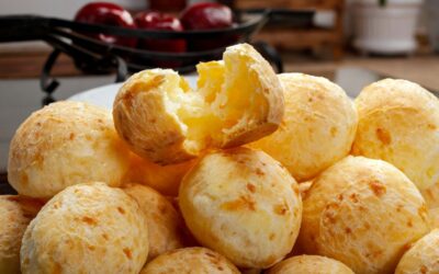 Pão de Queijo Mineiro: A receita caseira mais fácil para um pão de queijo perfeito!