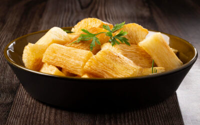 Mandioca frita sequinha: o segredo do restaurante para ficar super crocante!